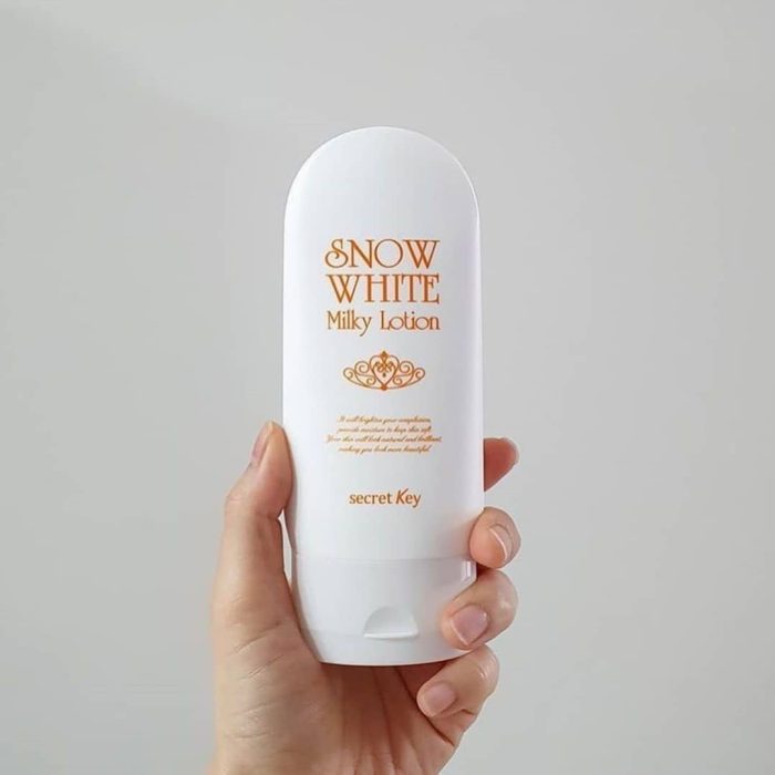 snowwhite milky lotion cover